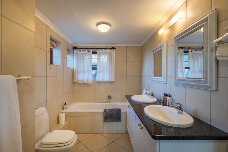 7 Bedroom Property for Sale in Bowtie Western Cape